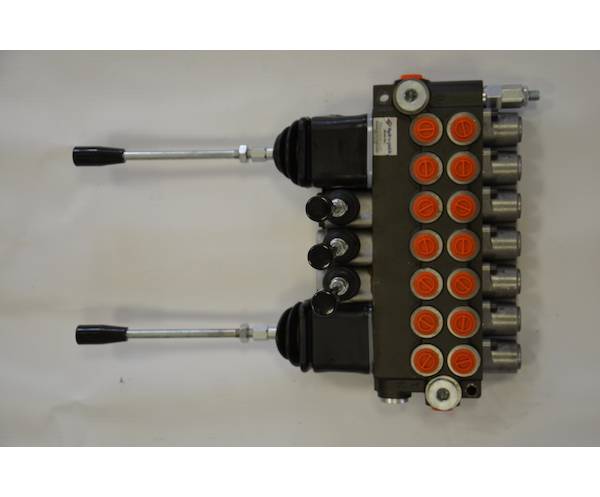 Obrázek k výrobku 32289 - Hydraulický rozvaděč sedmipáčkový sedmisekční se 2 joysticky