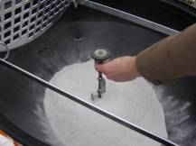 Obrázek k výrobku 81544 - Rozmetadlo soli a umělých granulovaných hnojiv KRH 03 se sedačkou