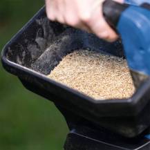 Obrázek k výrobku 91943 - Scheppach C-GSP800-Xaku 20 V IXES rozmetadlo (bez baterie a nabíječky)